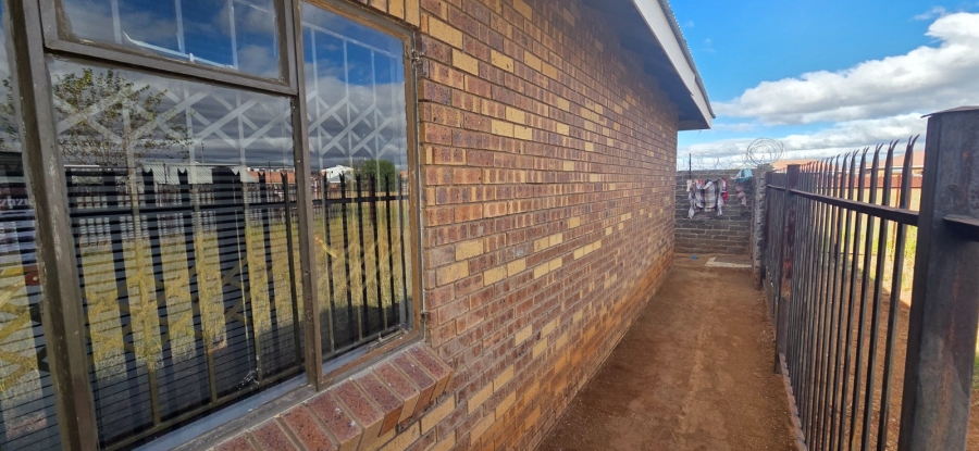 2 Bedroom Property for Sale in De Beers Northern Cape